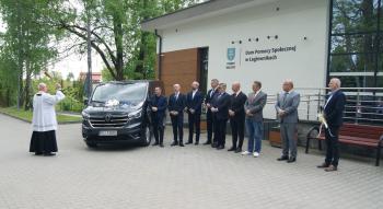 Poświęcenie nowego samochodu w DPS w Łagiewnikach. Poświęcenie nowego samochodu w DPS w Łagiewnikach.