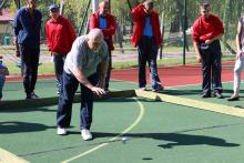 Turniej Bocce w DPS w Zgórsku. (Foto: archiwum Starostwa Powiatowego w Kielcach)